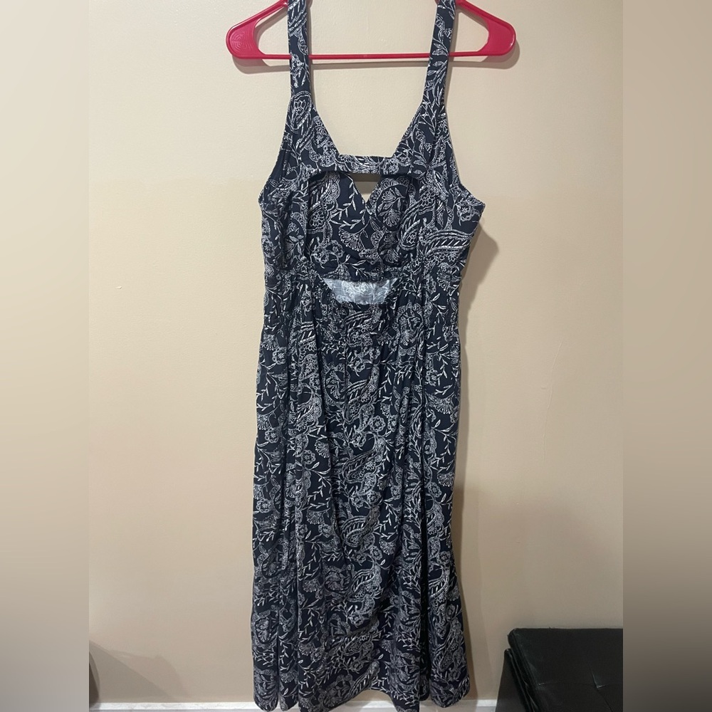 Universal Thread Navy and White Paisley Maxi Dress ~ Open back - Picture 2 of 8